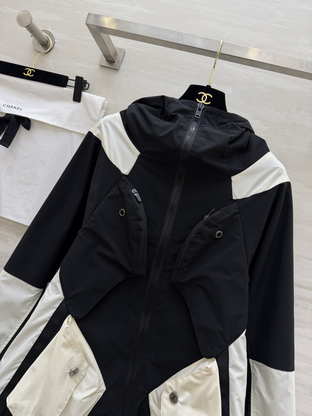 #Chane♡²⁶中古系列 连帽撞色冲锋衣外套 高品质定制 现货首发size：36/38/40（36码胸围：132，衣长