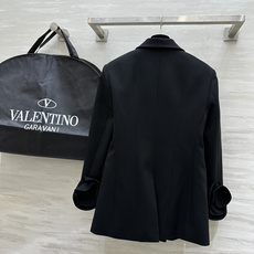 #Valentin♡新款 纯手工立体花朵 羊毛西装外套 重工手工立体玫瑰花袖 设计又甜又酷 重工艺定制黑低调奢华 立体花 #Valentin♡新款 纯手工立体花朵 羊毛西装外套 重工手工立体玫瑰花袖 设计又甜又酷 重工艺定制黑低调奢华 立体花
