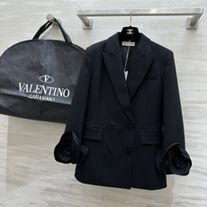 #Valentin♡新款 纯手工立体花朵 羊毛西装外套 重工手工立体玫瑰花袖 设计又甜又酷 重工艺定制黑低调奢华 立体花 #Valentin♡新款 纯手工立体花朵 羊毛西装外套 重工手工立体玫瑰花袖 设计又甜又酷 重工艺定制黑低调奢华 立体花