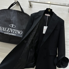 #Valentin♡新款 纯手工立体花朵 羊毛西装外套 重工手工立体玫瑰花袖 设计又甜又酷 重工艺定制黑低调奢华 立体花 #Valentin♡新款 纯手工立体花朵 羊毛西装外套 重工手工立体玫瑰花袖 设计又甜又酷 重工艺定制黑低调奢华 立体花