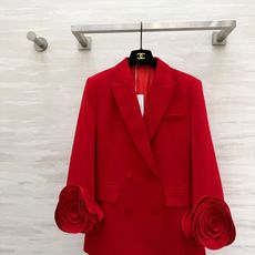 #Valentin♡新款 纯手工立体花朵 羊毛西装外套 重工手工立体玫瑰花袖 设计又甜又酷 重工艺定制黑低调奢华 立体花 #Valentin♡新款 纯手工立体花朵 羊毛西装外套 重工手工立体玫瑰花袖 设计又甜又酷 重工艺定制黑低调奢华 立体花