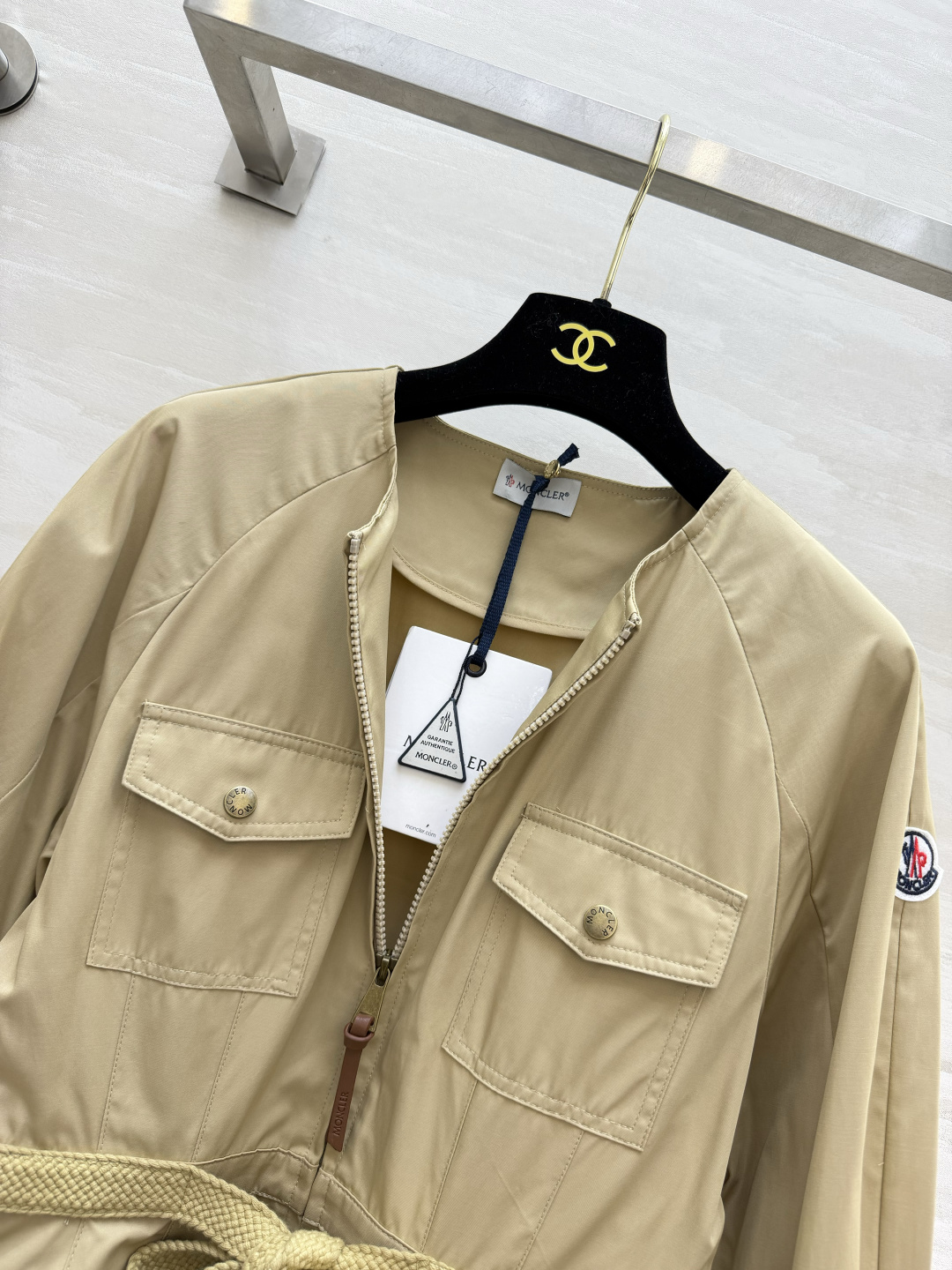 Moncl♡²⁶工装收腰连衣裙|白/卡其两色✨ 圆领半开拉链|多口袋工装设计 编织腰带收腰,A字大裙摆 七分松紧灯笼袖, Moncl♡²⁶工装收腰连衣裙|白/卡其两色✨ 圆领半开拉链|多口袋工装设计 编织腰带收腰,A字大裙摆 七分松紧灯笼袖,