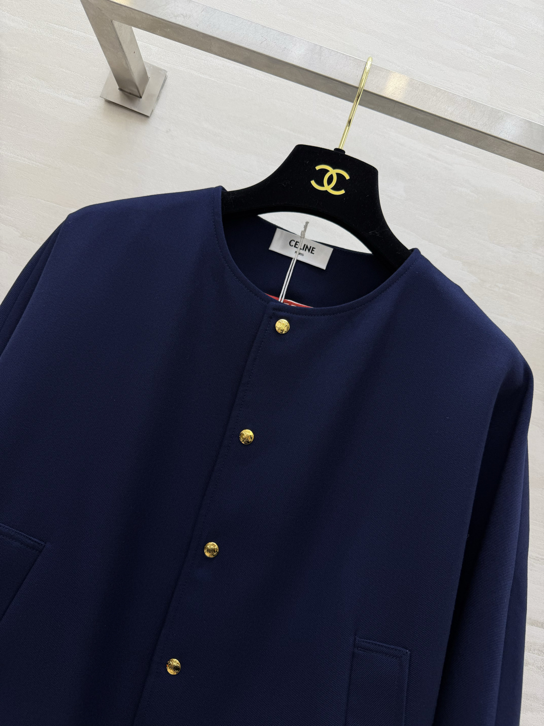 Celi♡²⁶藏青金扣短外套✨ 圆领设计|金属金扣点缀 艺术印花撞色里布,内里藏惊喜 短款版型,轻松拉高腰线 挺括面料, Celi♡²⁶藏青金扣短外套✨ 圆领设计|金属金扣点缀 艺术印花撞色里布,内里藏惊喜 短款版型,轻松拉高腰线 挺括面料,