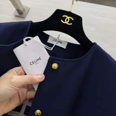 Celi♡²⁶藏青金扣短外套✨ 圆领设计|金属金扣点缀 艺术印花撞色里布,内里藏惊喜 短款版型,轻松拉高腰线 挺括面料, Celi♡²⁶藏青金扣短外套✨ 圆领设计|金属金扣点缀 艺术印花撞色里布,内里藏惊喜 短款版型,轻松拉高腰线 挺括面料,