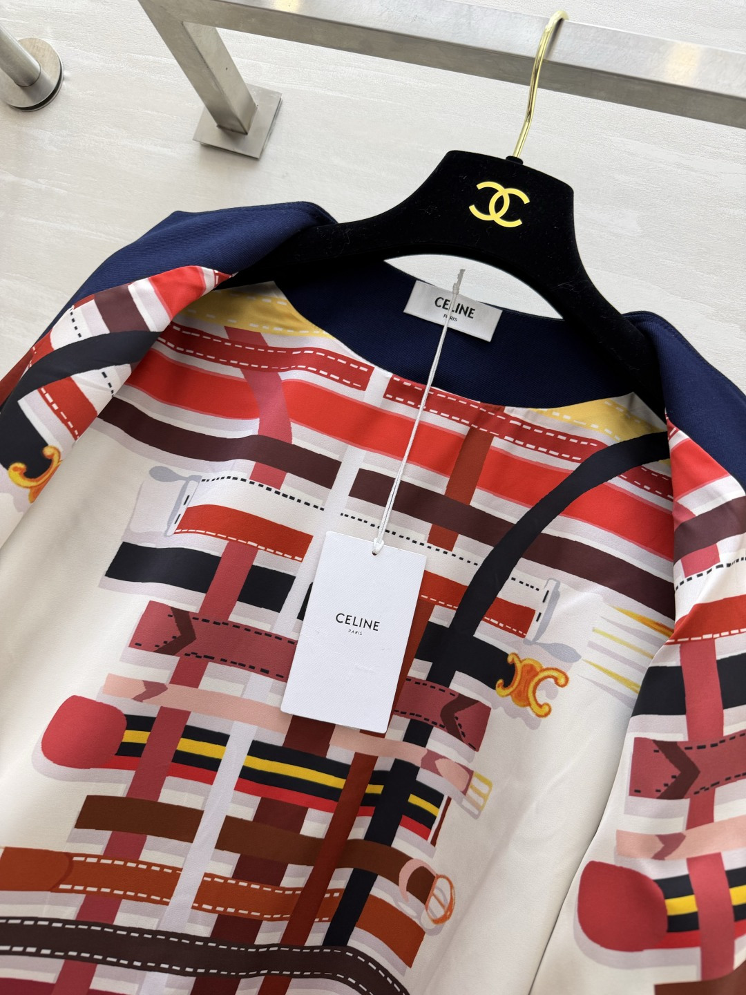 Celi♡²⁶藏青金扣短外套✨ 圆领设计|金属金扣点缀 艺术印花撞色里布,内里藏惊喜 短款版型,轻松拉高腰线 挺括面料, Celi♡²⁶藏青金扣短外套✨ 圆领设计|金属金扣点缀 艺术印花撞色里布,内里藏惊喜 短款版型,轻松拉高腰线 挺括面料,