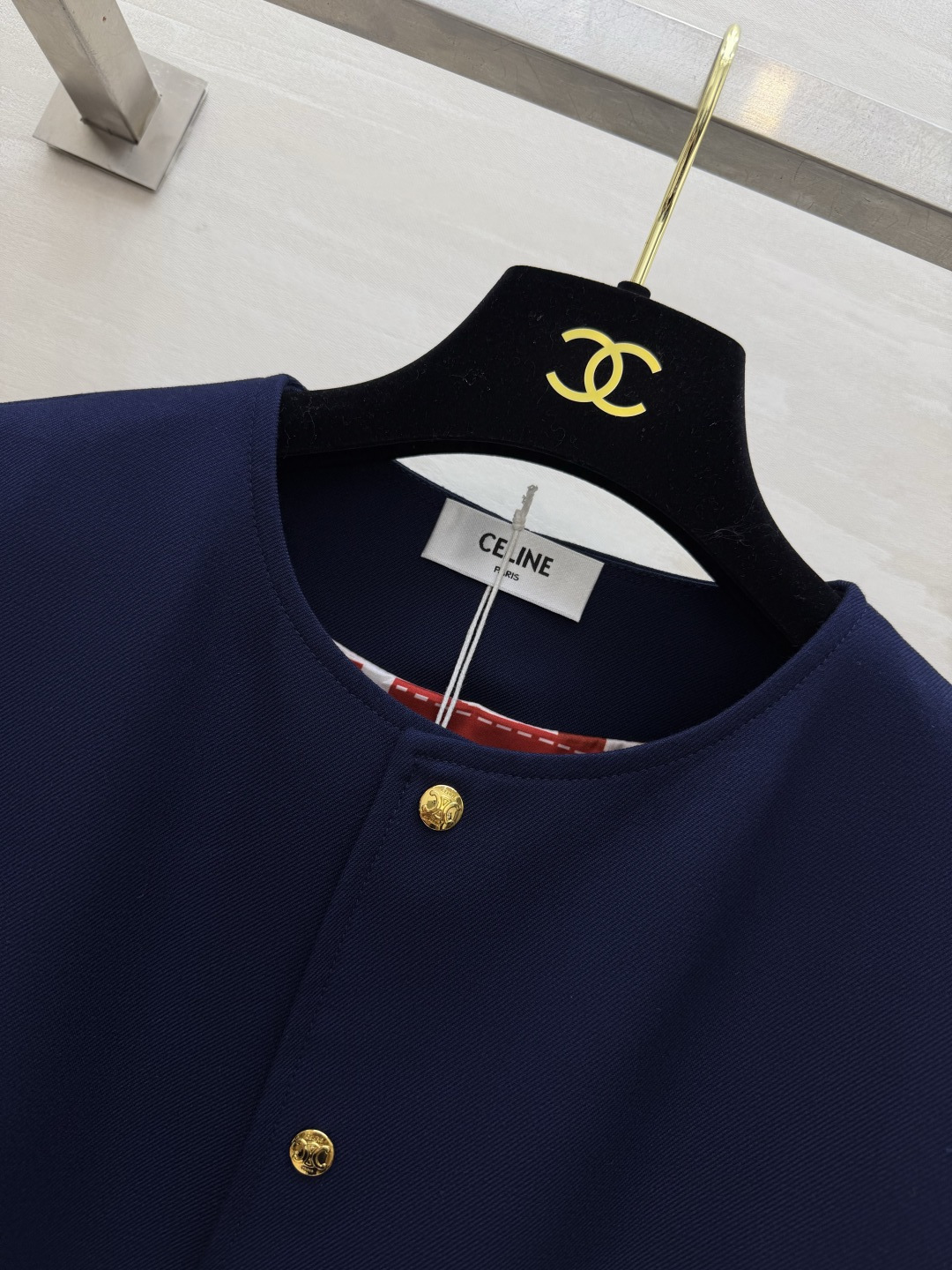 Celi♡²⁶藏青金扣短外套✨ 圆领设计|金属金扣点缀 艺术印花撞色里布,内里藏惊喜 短款版型,轻松拉高腰线 挺括面料, Celi♡²⁶藏青金扣短外套✨ 圆领设计|金属金扣点缀 艺术印花撞色里布,内里藏惊喜 短款版型,轻松拉高腰线 挺括面料,