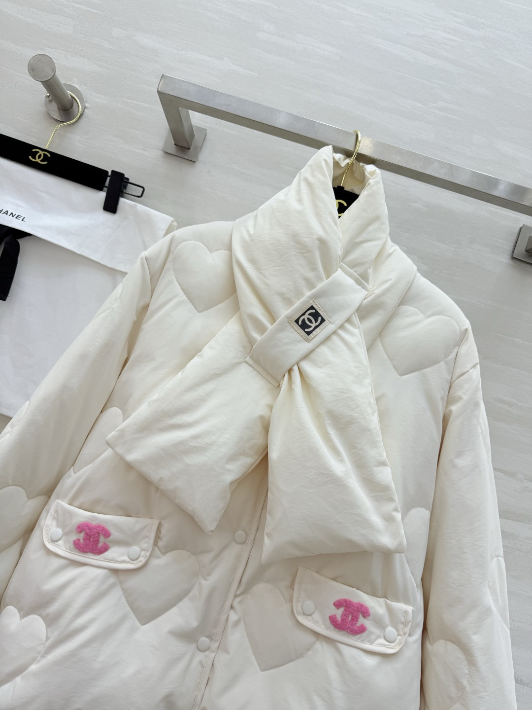 Chacha♡正反两穿 羽绒棉服 经典圆领不挑人 围脖加持温暖加倍！高品质定制 现货首发size：36/38/40（38