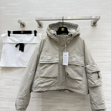 #Chane♡秋冬新款 中古系列 连帽短款夹克羽绒棉服 高品质定制 现货首发size:36/38/40(36码肩宽:54 #Chane♡秋冬新款 中古系列 连帽短款夹克羽绒棉服 高品质定制 现货首发size:36/38/40(36码肩宽:54