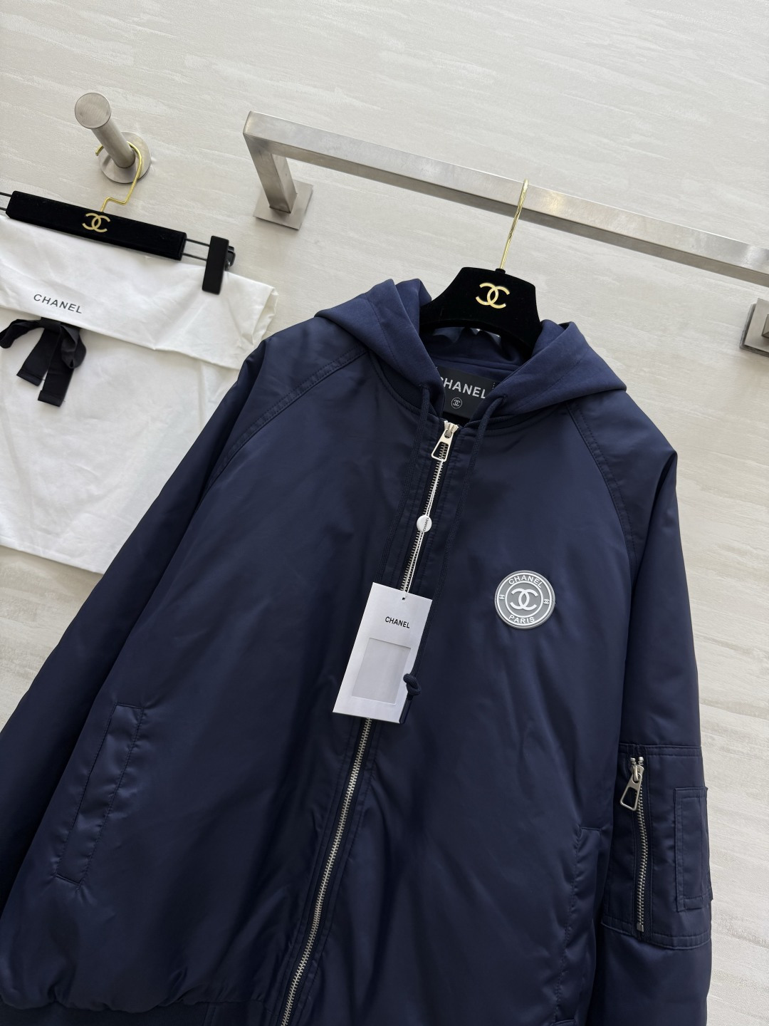 #Chacha新款 中古系列羽绒棉服 假两件拼接棒球服v强烈推荐 秋冬新款 羽绒棉填充塑造出随性不臃肿的廓形 适配多元风