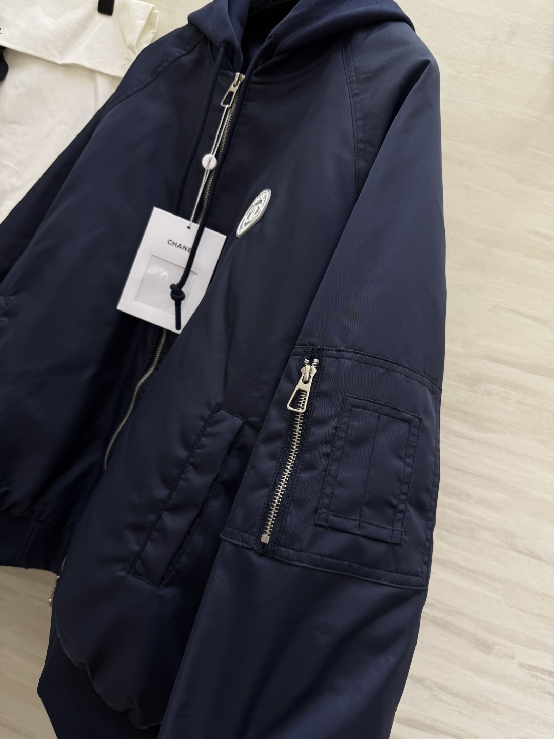 #Chacha新款 中古系列羽绒棉服 假两件拼接棒球服v强烈推荐 秋冬新款 羽绒棉填充塑造出随性不臃肿的廓形 适配多元风