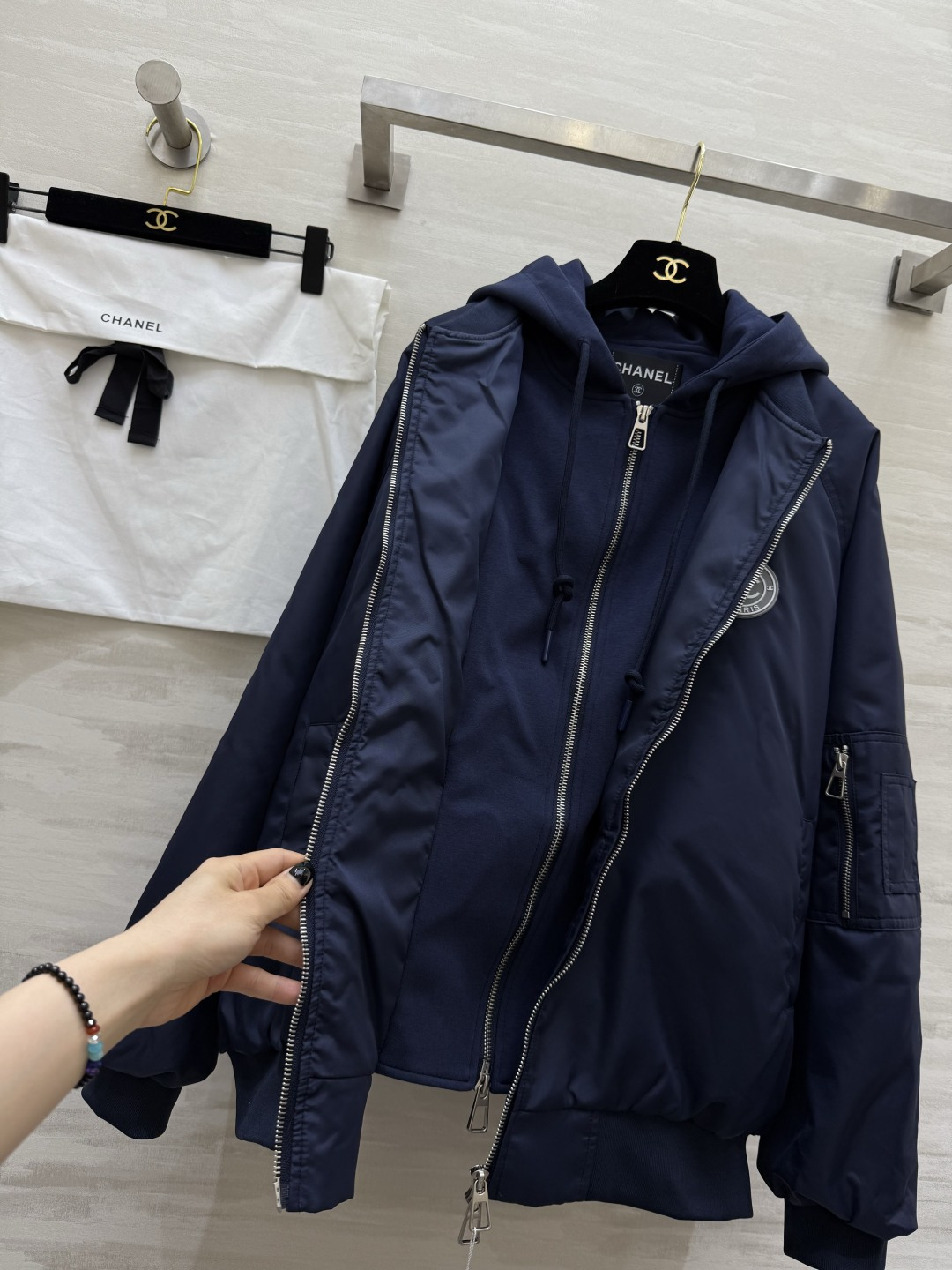 #Chacha新款 中古系列羽绒棉服 假两件拼接棒球服v强烈推荐 秋冬新款 羽绒棉填充塑造出随性不臃肿的廓形 适配多元风