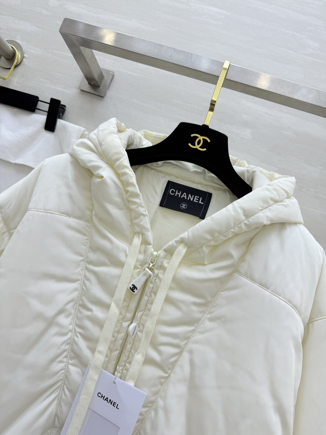 #Chacha♡vintage 连帽抽绳羽绒棉服外套 时髦精休闲减龄单品 连帽与抽绳设计 打造休闲慵懒风 微A字版型上身