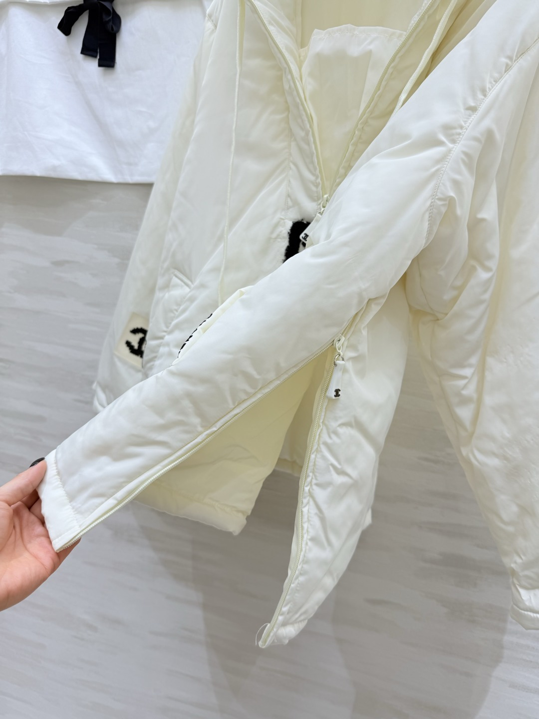 #Chacha♡vintage 连帽抽绳羽绒棉服外套 时髦精休闲减龄单品 连帽与抽绳设计 打造休闲慵懒风 微A字版型上身