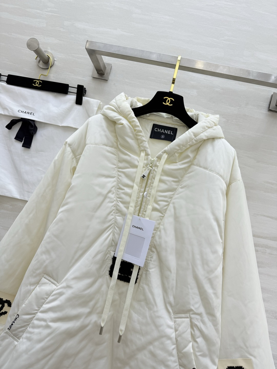 #Chacha♡vintage 连帽抽绳羽绒棉服外套 时髦精休闲减龄单品 连帽与抽绳设计 打造休闲慵懒风 微A字版型上身