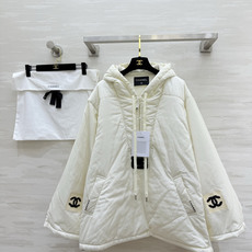 #Chacha♡vintage 连帽抽绳羽绒棉服外套 时髦精休闲减龄单品 连帽与抽绳设计 打造休闲慵懒风 微A字版型上身 #Chacha♡vintage 连帽抽绳羽绒棉服外套 时髦精休闲减龄单品 连帽与抽绳设计 打造休闲慵懒风 微A字版型上身