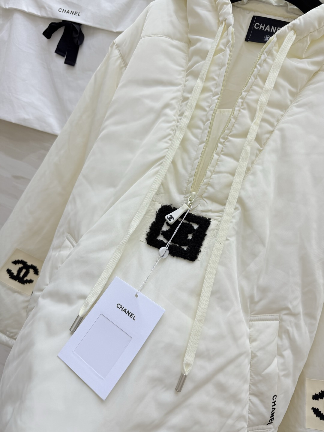 #Chacha♡vintage 连帽抽绳羽绒棉服外套 时髦精休闲减龄单品 连帽与抽绳设计 打造休闲慵懒风 微A字版型上身