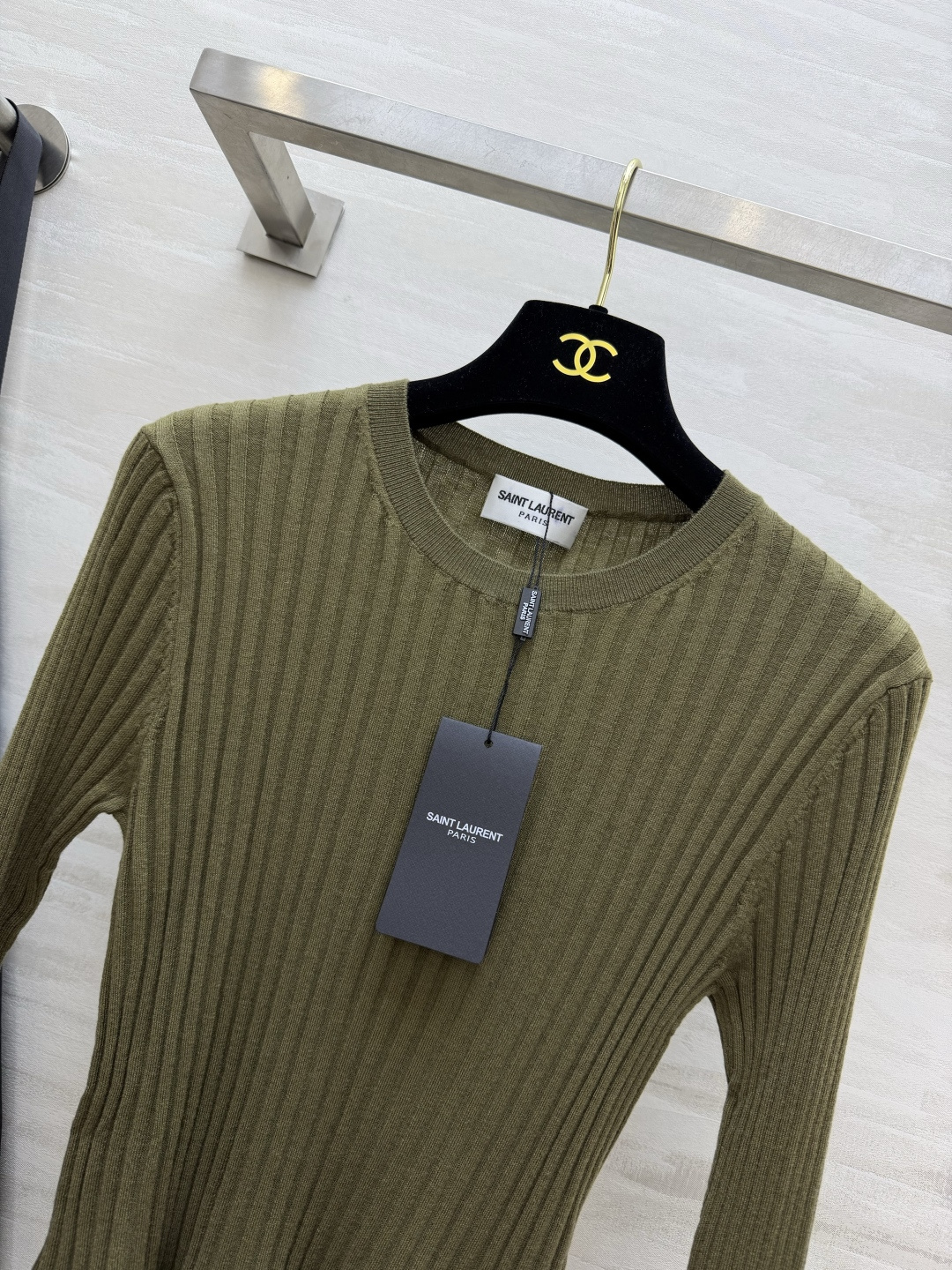 ysl²⁶蕾丝花边坑条针织打底✨ 竖坑条修身显瘦｜下摆+袖口蕾丝拼接 定制羊毛+羊绒+桑蚕丝面料 精致小标细节，弹力贴身