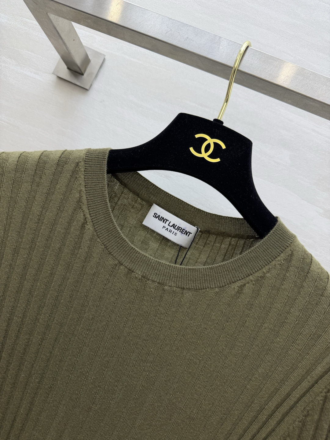 ysl²⁶蕾丝花边坑条针织打底✨ 竖坑条修身显瘦｜下摆+袖口蕾丝拼接 定制羊毛+羊绒+桑蚕丝面料 精致小标细节，弹力贴身