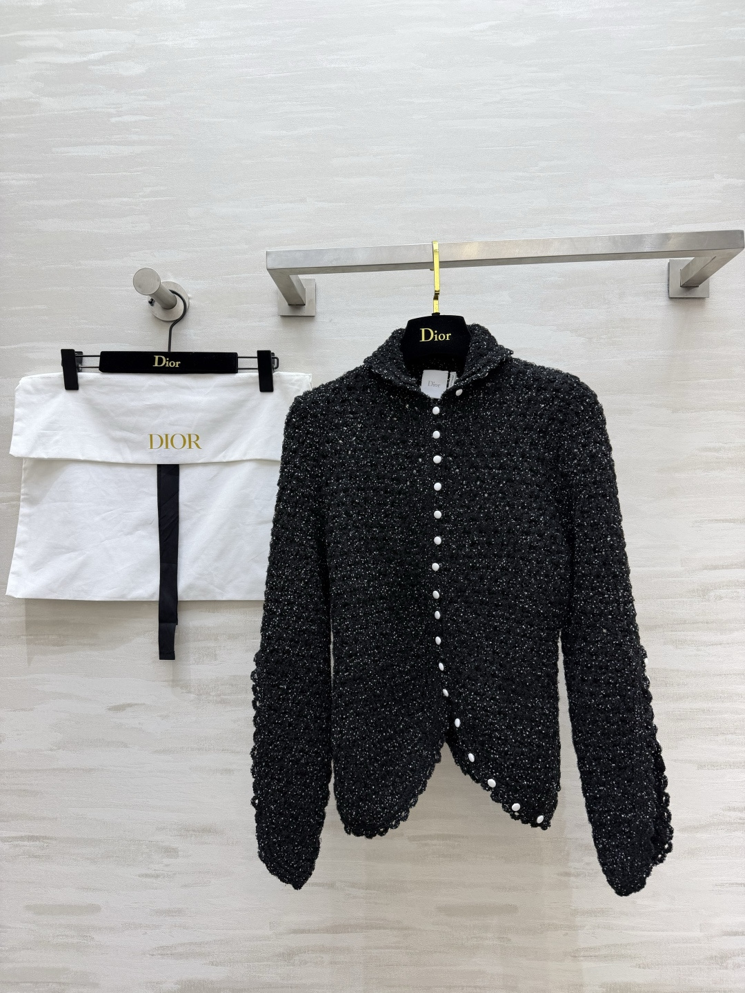 DI0♡²⁶细闪针织开衫|精致感拉满 ▪️混闪纱面料,自带细碎星光 ▪️波浪花边袖口+下摆,细节感十足 ▪️小立领+珍珠 DI0♡²⁶细闪针织开衫|精致感拉满 ▪️混闪纱面料,自带细碎星光 ▪️波浪花边袖口+下摆,细节感十足 ▪️小立领+珍珠