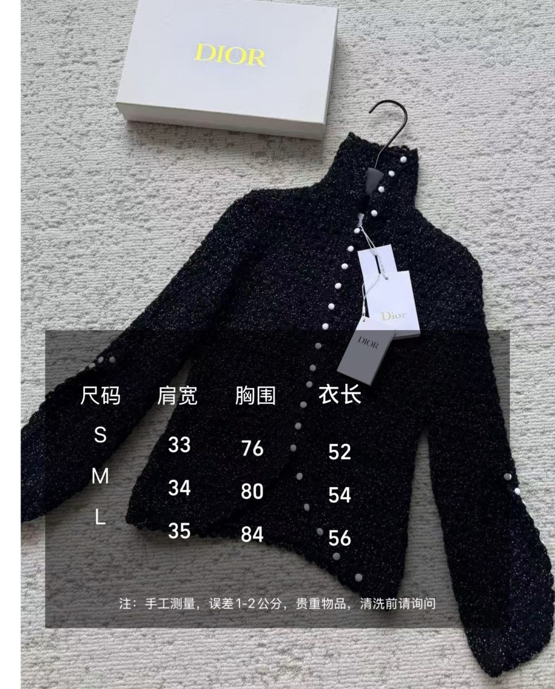 DI0♡²⁶细闪针织开衫｜精致感拉满 ▪️混闪纱面料，自带细碎星光 ▪️波浪花边袖口+下摆，细节感十足 ▪️小立领+珍珠