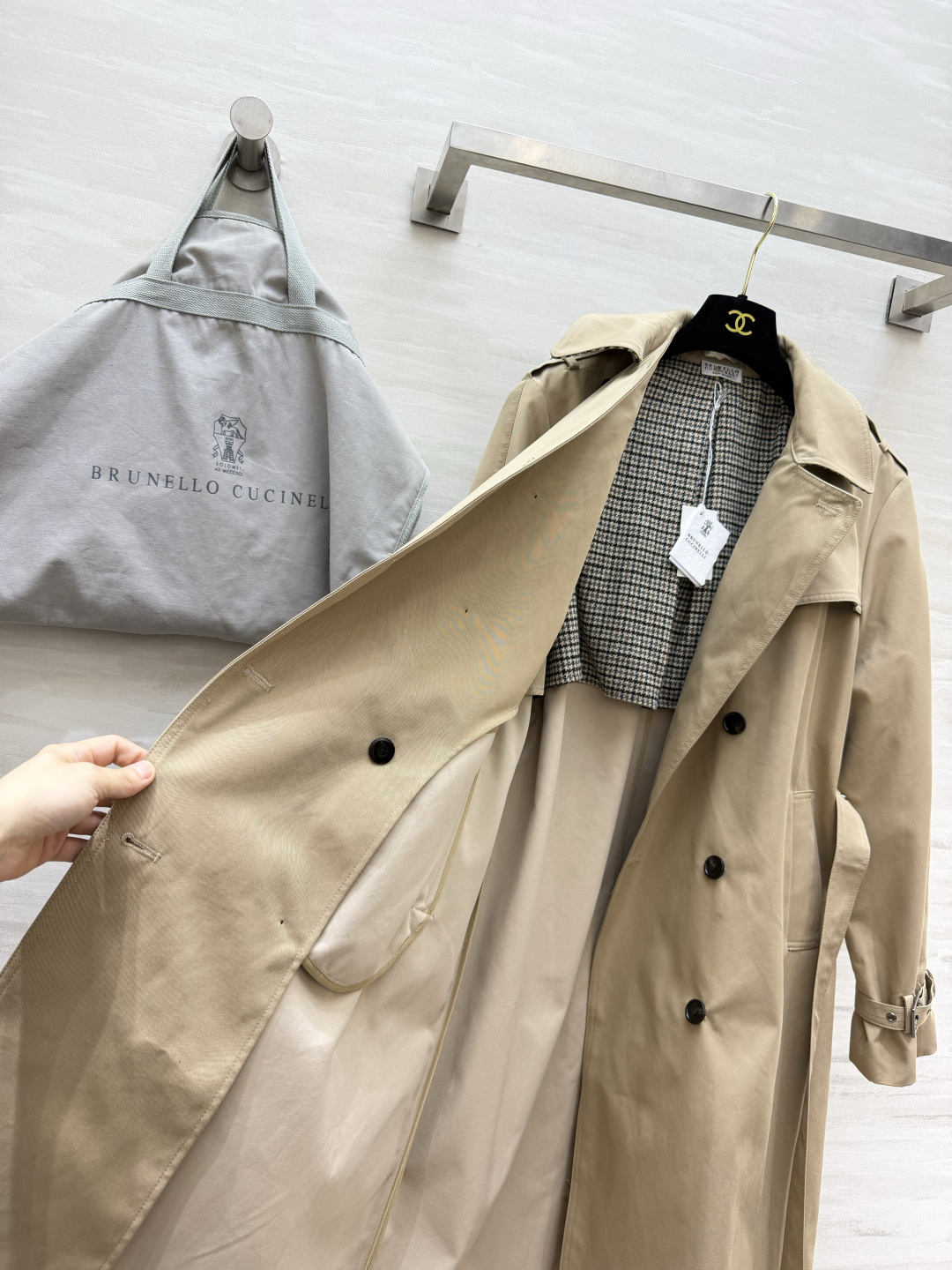 Brunello Cuci♡²⁶卡其长款双排扣风衣外套✨挺括风衣面料 复古卡其色 双排扣 肩章经典风衣元素 高级简约 高