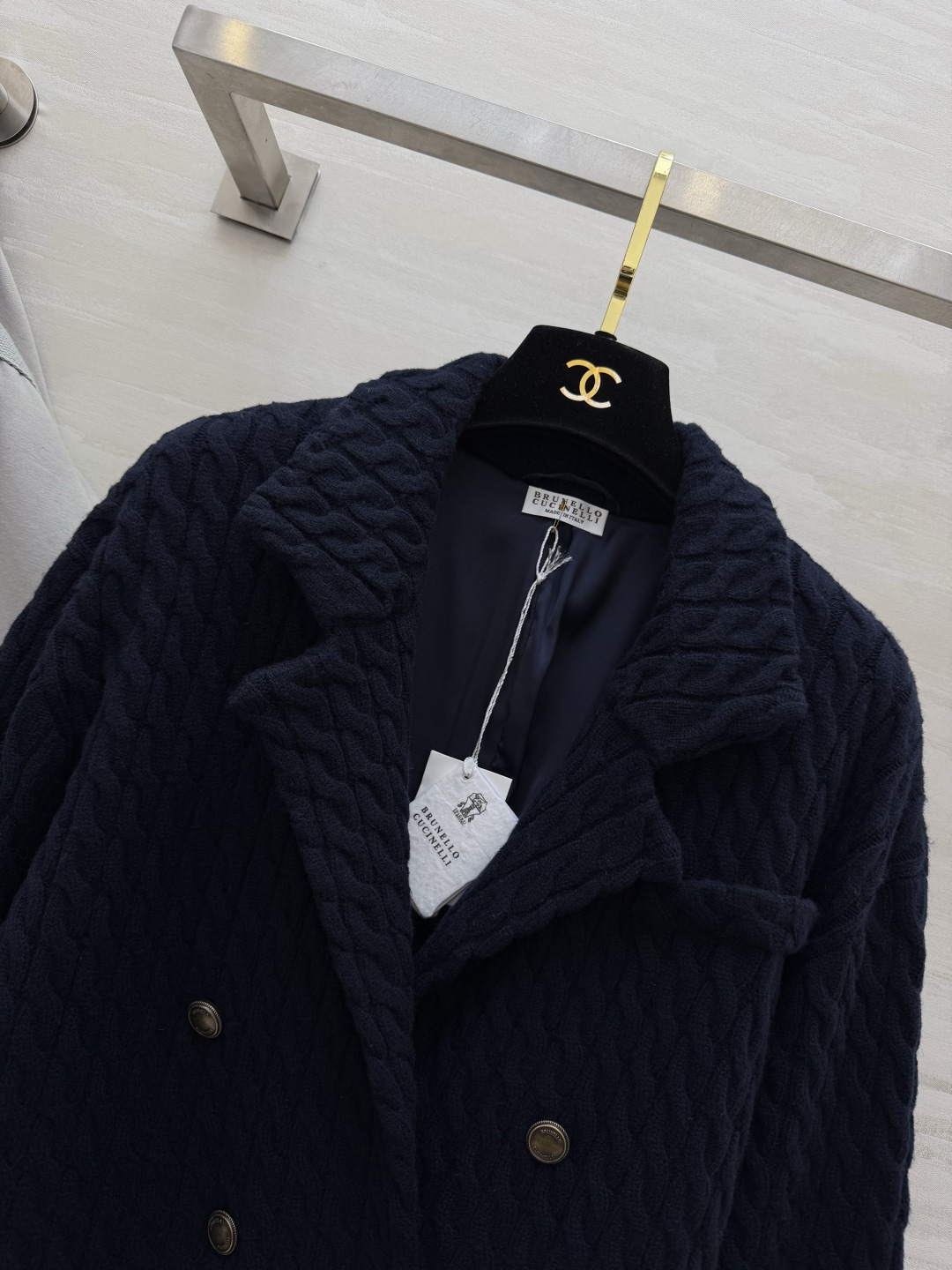 Brunello Cucin♡²⁶藏青绞花针织西装外套✨重工立体绞花肌理 面料厚实软糯 自带高级哑光质感 经典西装翻领 