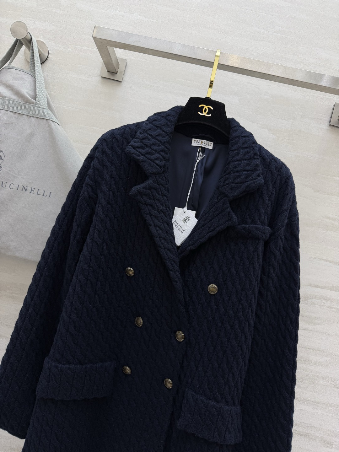Brunello Cucin♡²⁶藏青绞花针织西装外套✨重工立体绞花肌理 面料厚实软糯 自带高级哑光质感 经典西装翻领 