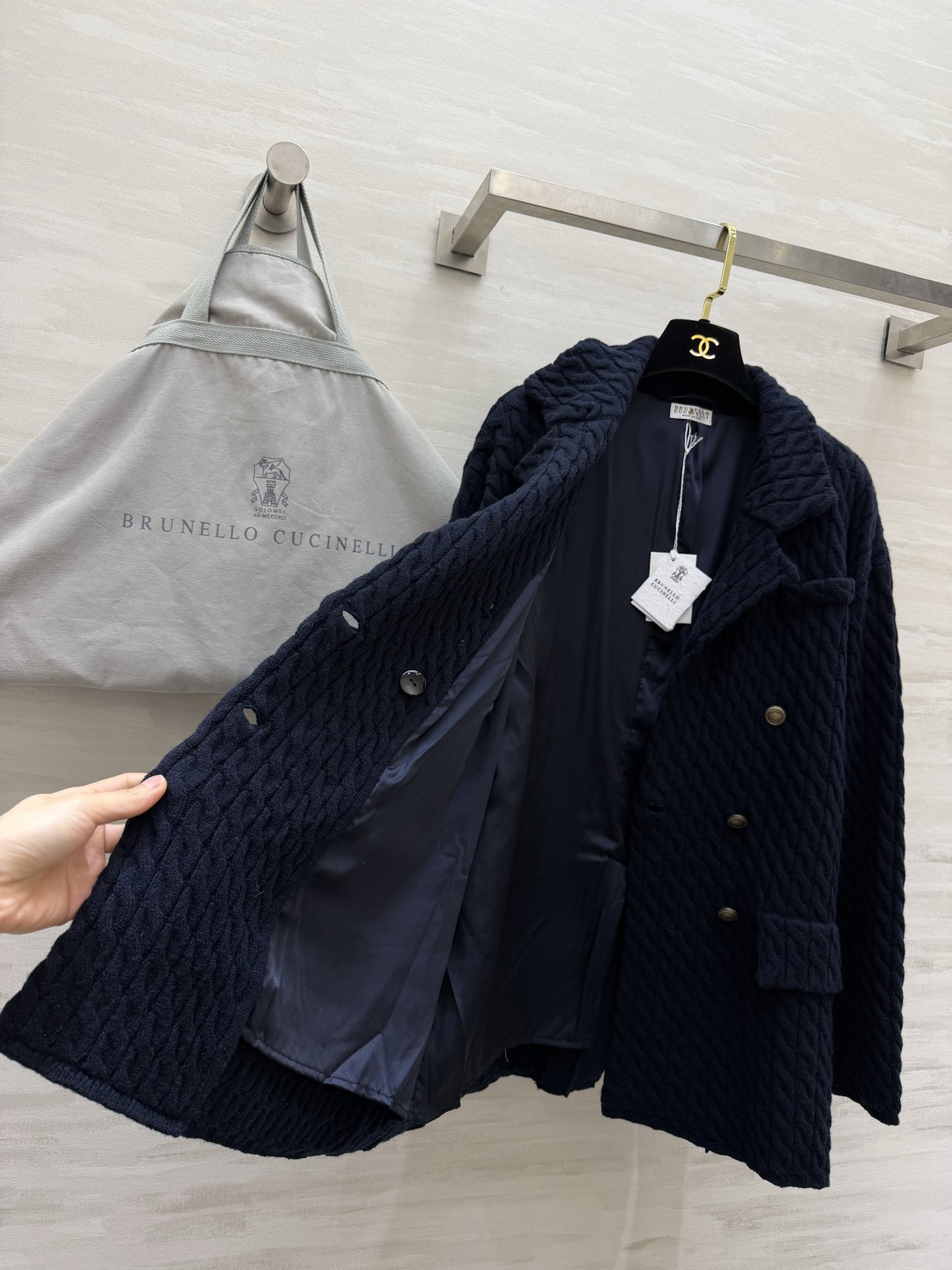Brunello Cucin♡²⁶藏青绞花针织西装外套✨重工立体绞花肌理 面料厚实软糯 自带高级哑光质感 经典西装翻领 