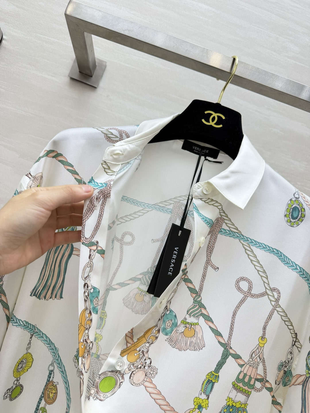 Ver♡²⁶真丝斜纹绸｜流苏珠宝印花衬衫 干净白底搭配绳结流苏纹样 柔和清新 自带丝质柔光 松弛宽松版型 日常轻松穿出高