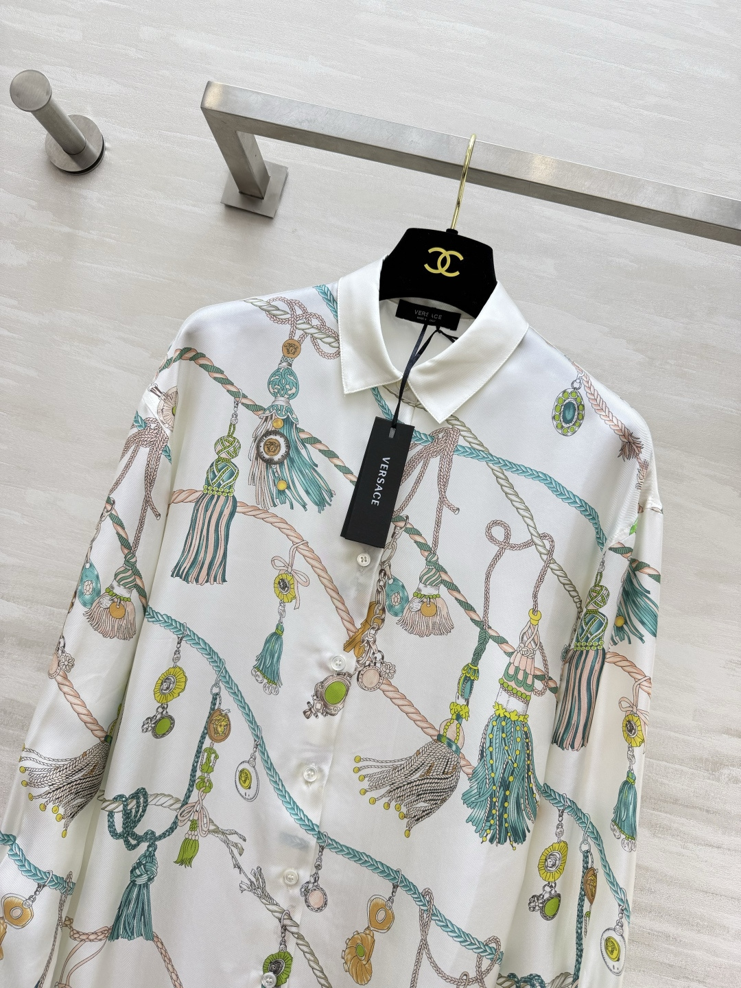 Ver♡²⁶真丝斜纹绸｜流苏珠宝印花衬衫 干净白底搭配绳结流苏纹样 柔和清新 自带丝质柔光 松弛宽松版型 日常轻松穿出高