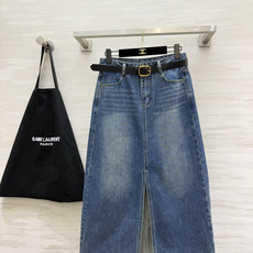 ysl♡²⁶水洗蓝牛仔半裙 高腰+前开叉设计 自带复古松弛感 一条搞定多种穿搭 size:S/M/L/XL(M码腰围:7 ysl♡²⁶水洗蓝牛仔半裙 高腰+前开叉设计 自带复古松弛感 一条搞定多种穿搭 size:S/M/L/XL(M码腰围:7