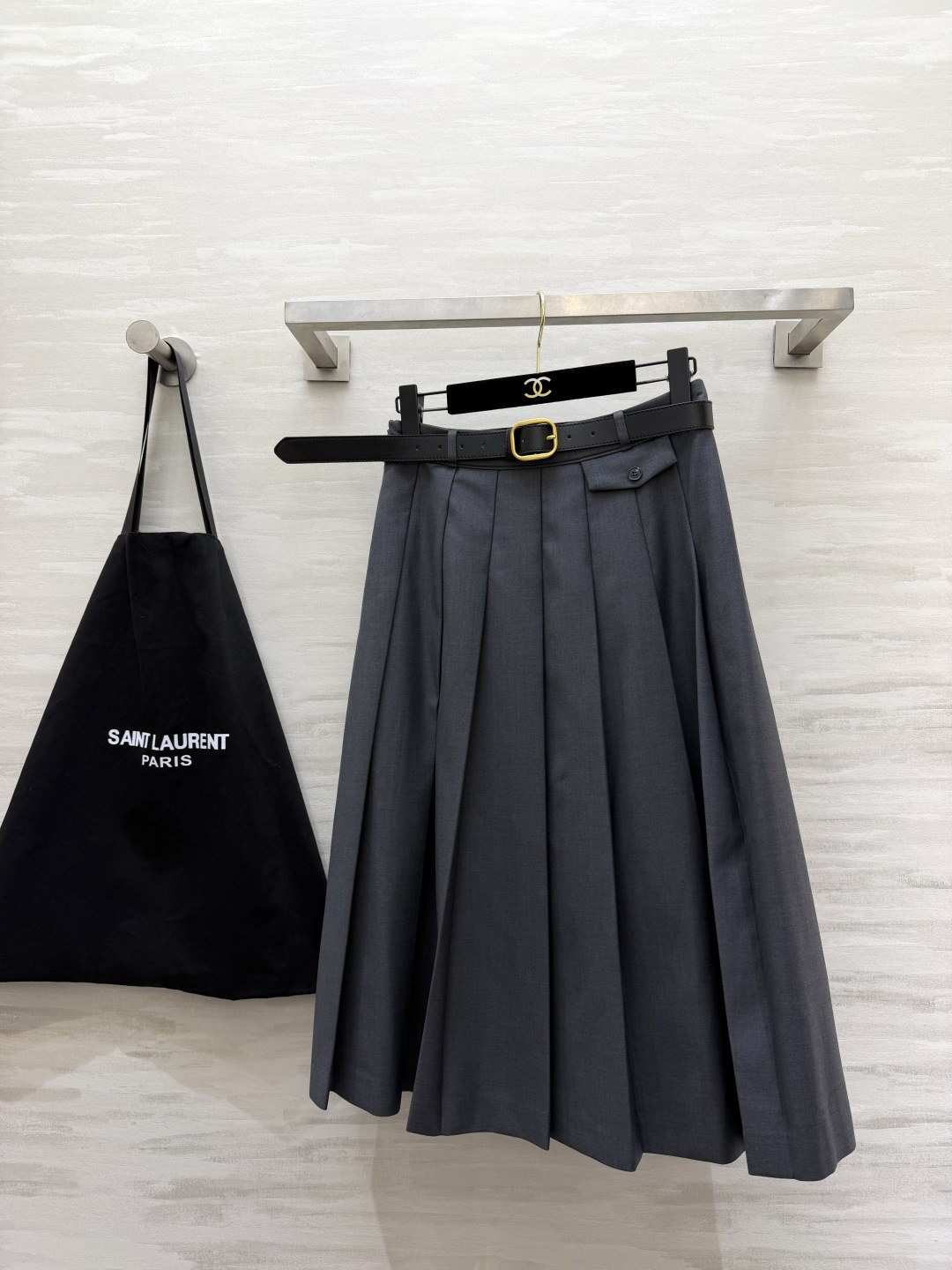 ysl²⁶经典百褶中长半裙 挺括西装料|配金扣腰带 通勤学院两相宜! size:S/M/L/XL(M码腰围:70,裙长: ysl²⁶经典百褶中长半裙 挺括西装料|配金扣腰带 通勤学院两相宜! size:S/M/L/XL(M码腰围:70,裙长: