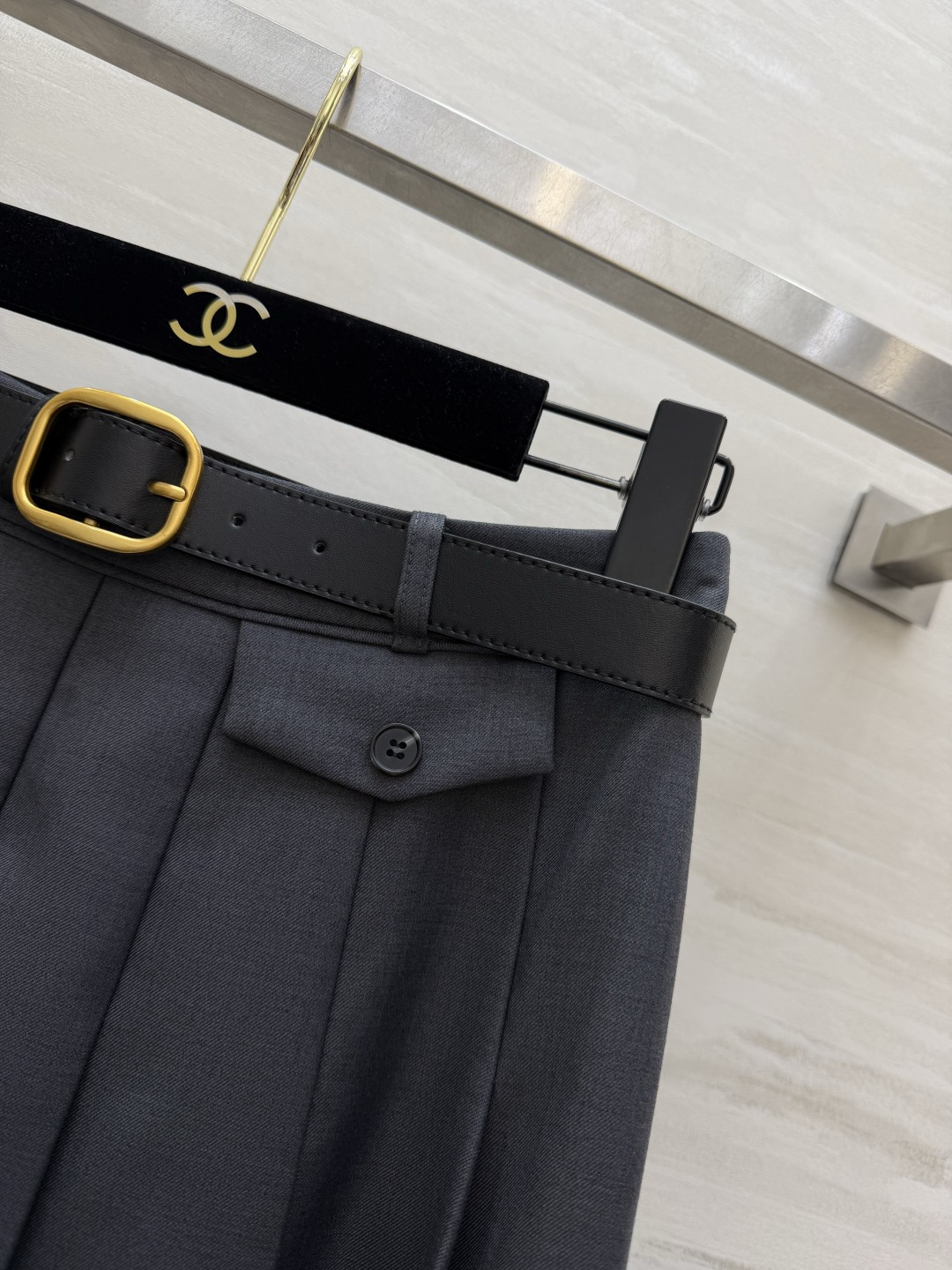 ysl²⁶经典百褶中长半裙 挺括西装料｜配金扣腰带 通勤学院两相宜！ size：S/M/L/XL（M码腰围：70，裙长：