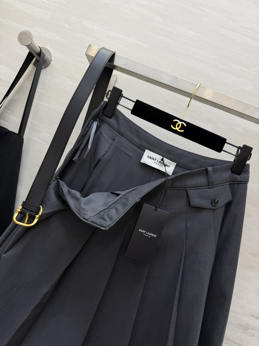 ysl²⁶经典百褶中长半裙 挺括西装料｜配金扣腰带 通勤学院两相宜！ size：S/M/L/XL（M码腰围：70，裙长：
