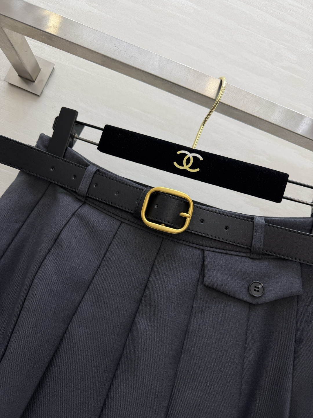 ysl²⁶经典百褶中长半裙 挺括西装料｜配金扣腰带 通勤学院两相宜！ size：S/M/L/XL（M码腰围：70，裙长：