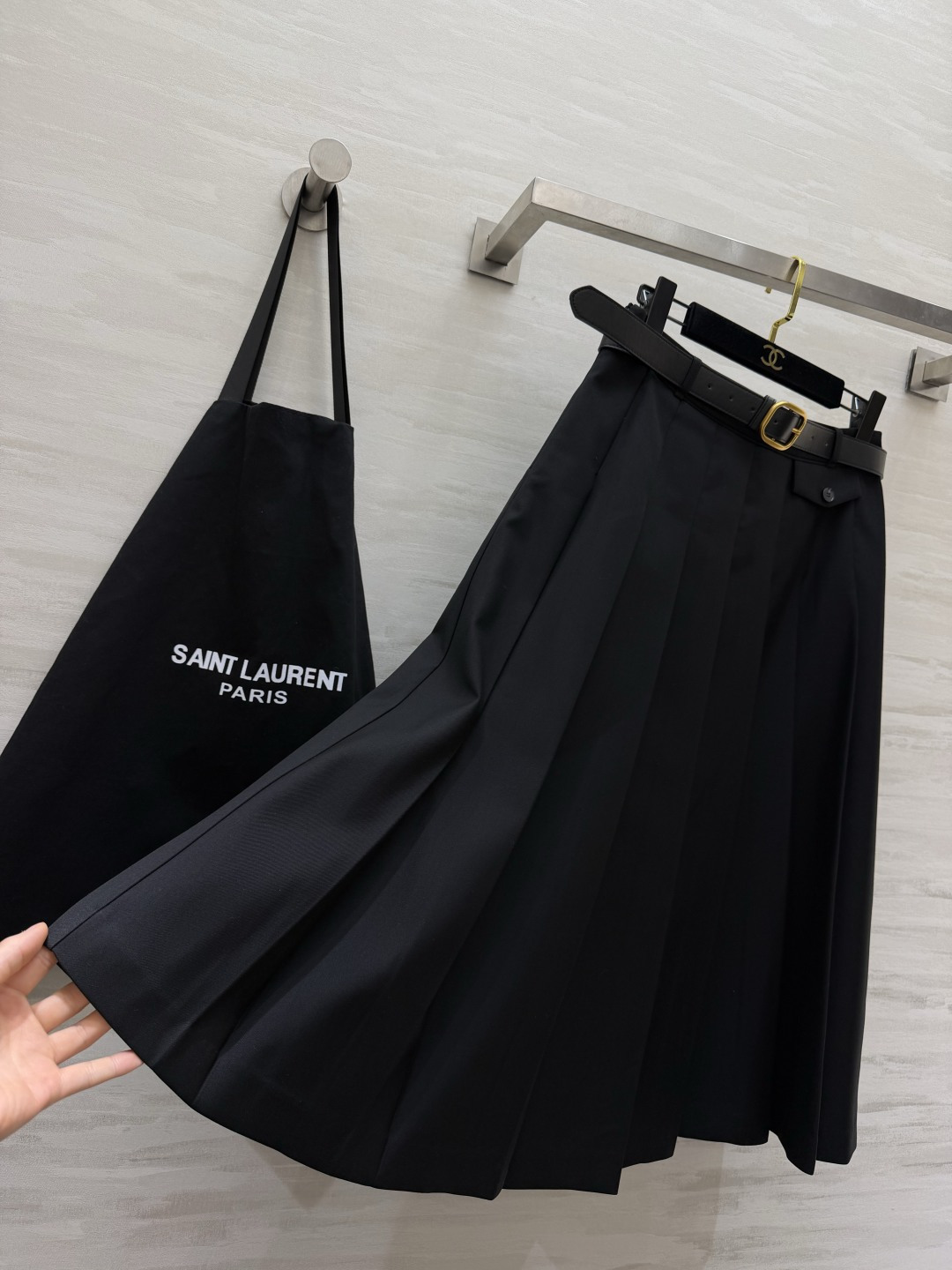 ysl²⁶经典百褶中长半裙 挺括西装料｜配金扣腰带 通勤学院两相宜！ size：S/M/L/XL（M码腰围：70，裙长：