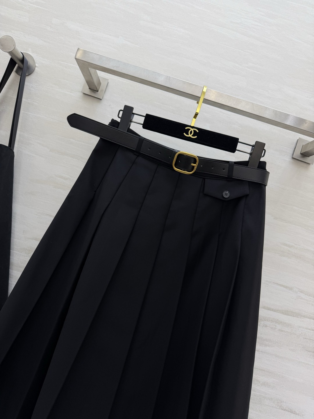 ysl²⁶经典百褶中长半裙 挺括西装料｜配金扣腰带 通勤学院两相宜！ size：S/M/L/XL（M码腰围：70，裙长：