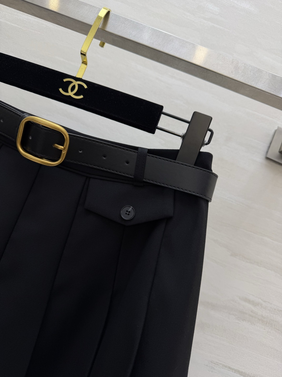 ysl²⁶经典百褶中长半裙 挺括西装料｜配金扣腰带 通勤学院两相宜！ size：S/M/L/XL（M码腰围：70，裙长：
