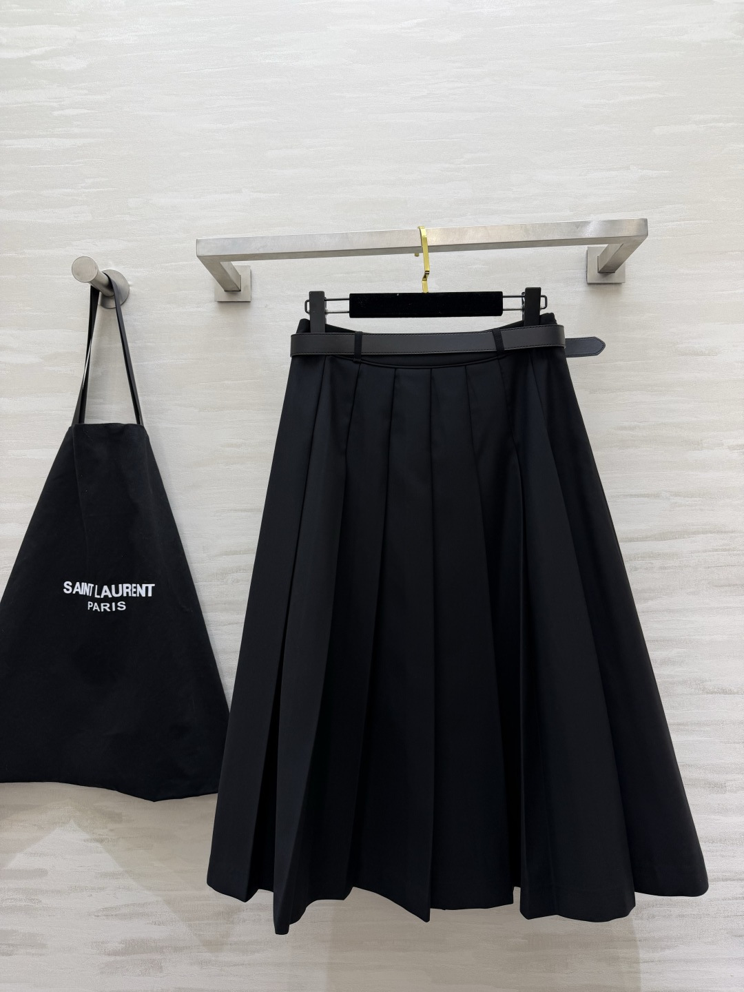 ysl²⁶经典百褶中长半裙 挺括西装料｜配金扣腰带 通勤学院两相宜！ size：S/M/L/XL（M码腰围：70，裙长：