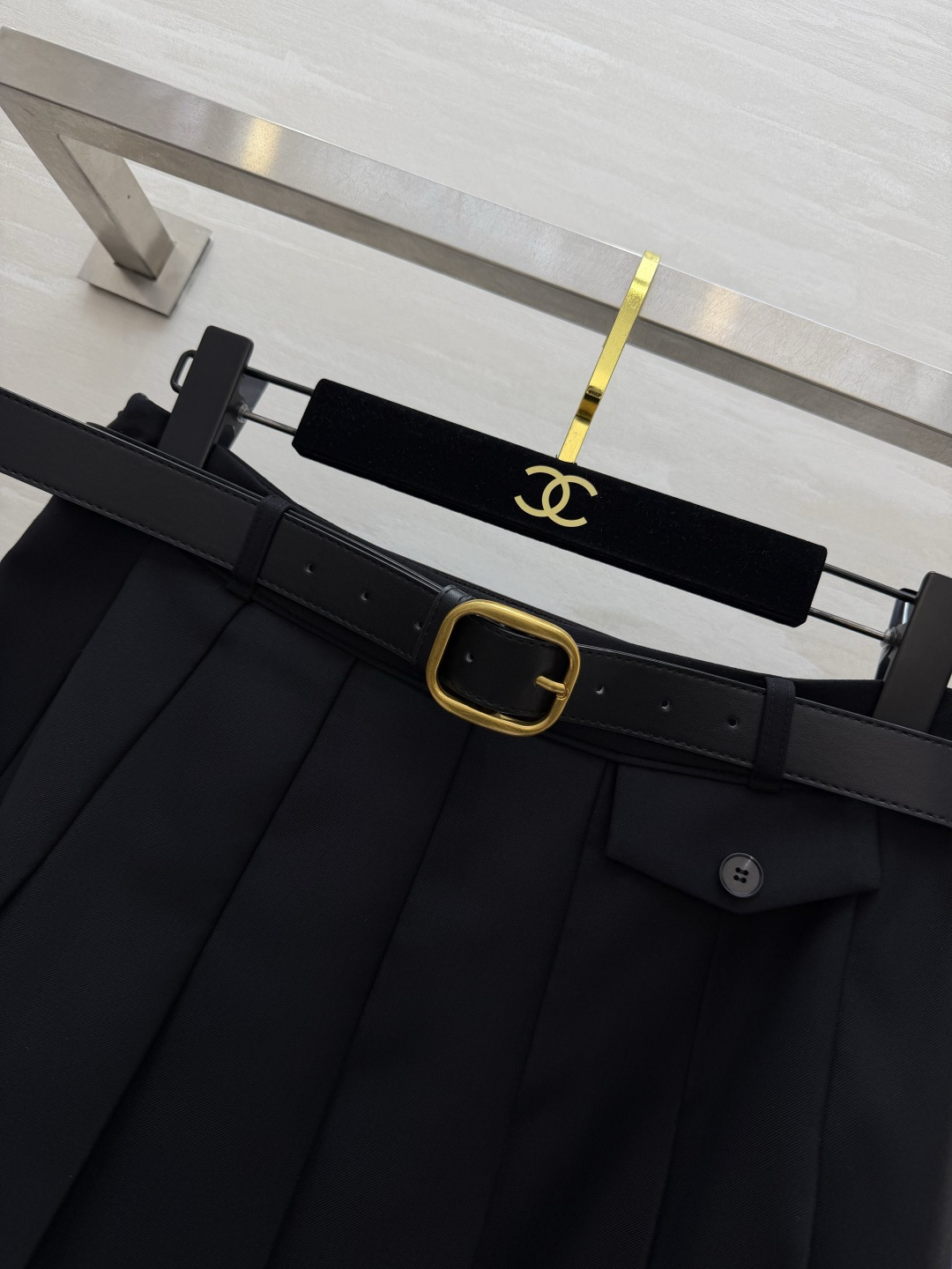 ysl²⁶经典百褶中长半裙 挺括西装料｜配金扣腰带 通勤学院两相宜！ size：S/M/L/XL（M码腰围：70，裙长：