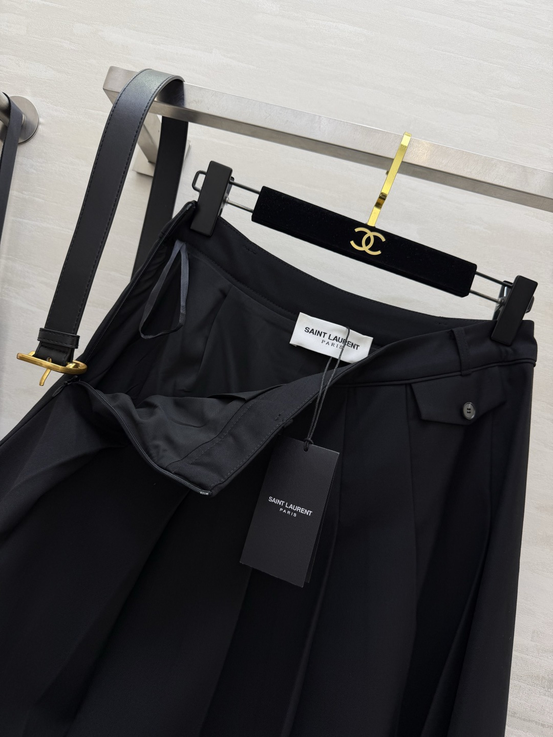 ysl²⁶经典百褶中长半裙 挺括西装料｜配金扣腰带 通勤学院两相宜！ size：S/M/L/XL（M码腰围：70，裙长：