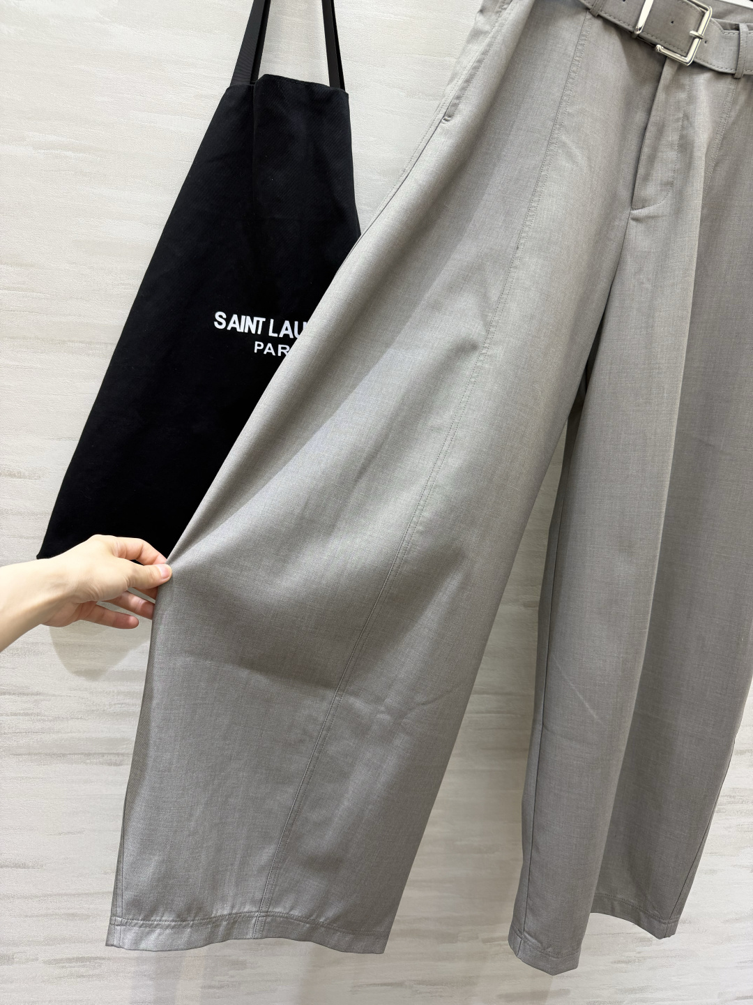 ysl²⁶垂感西装阔腿裤 自带腰带｜立体压线 松弛高级感，显瘦神裤 size：S/M/L/XL（M码腰围：70，裤长：1