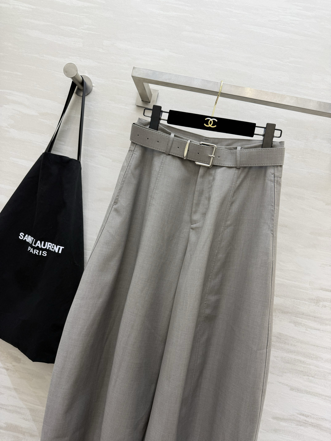 ysl²⁶垂感西装阔腿裤 自带腰带｜立体压线 松弛高级感，显瘦神裤 size：S/M/L/XL（M码腰围：70，裤长：1