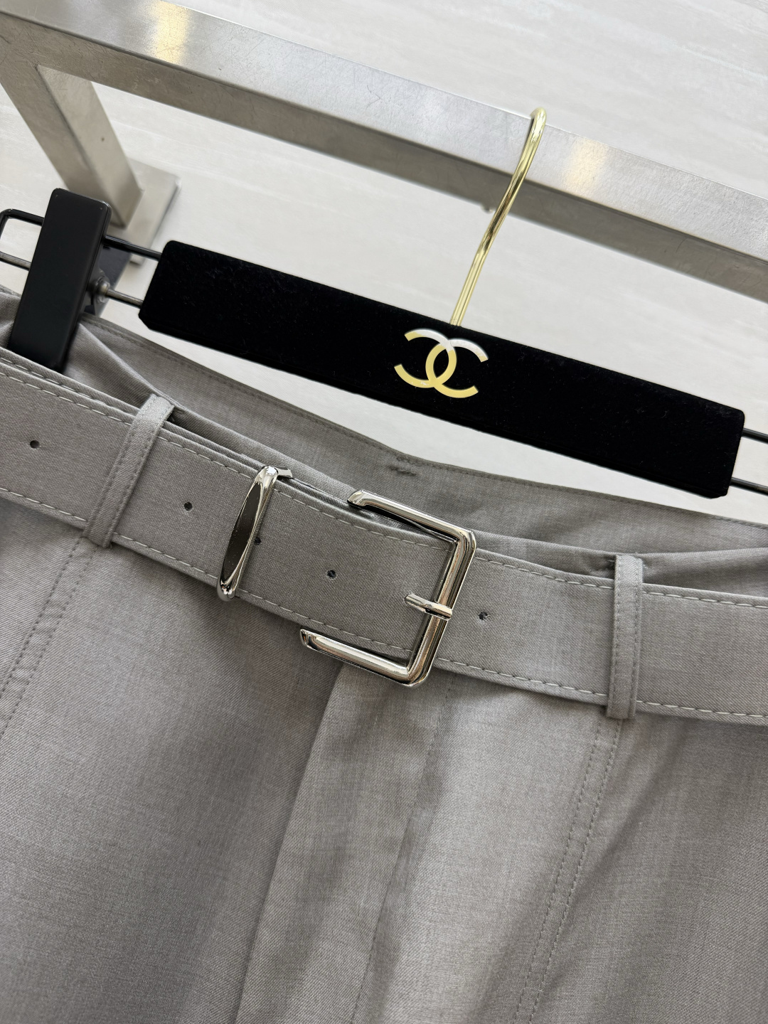 ysl²⁶垂感西装阔腿裤 自带腰带｜立体压线 松弛高级感，显瘦神裤 size：S/M/L/XL（M码腰围：70，裤长：1
