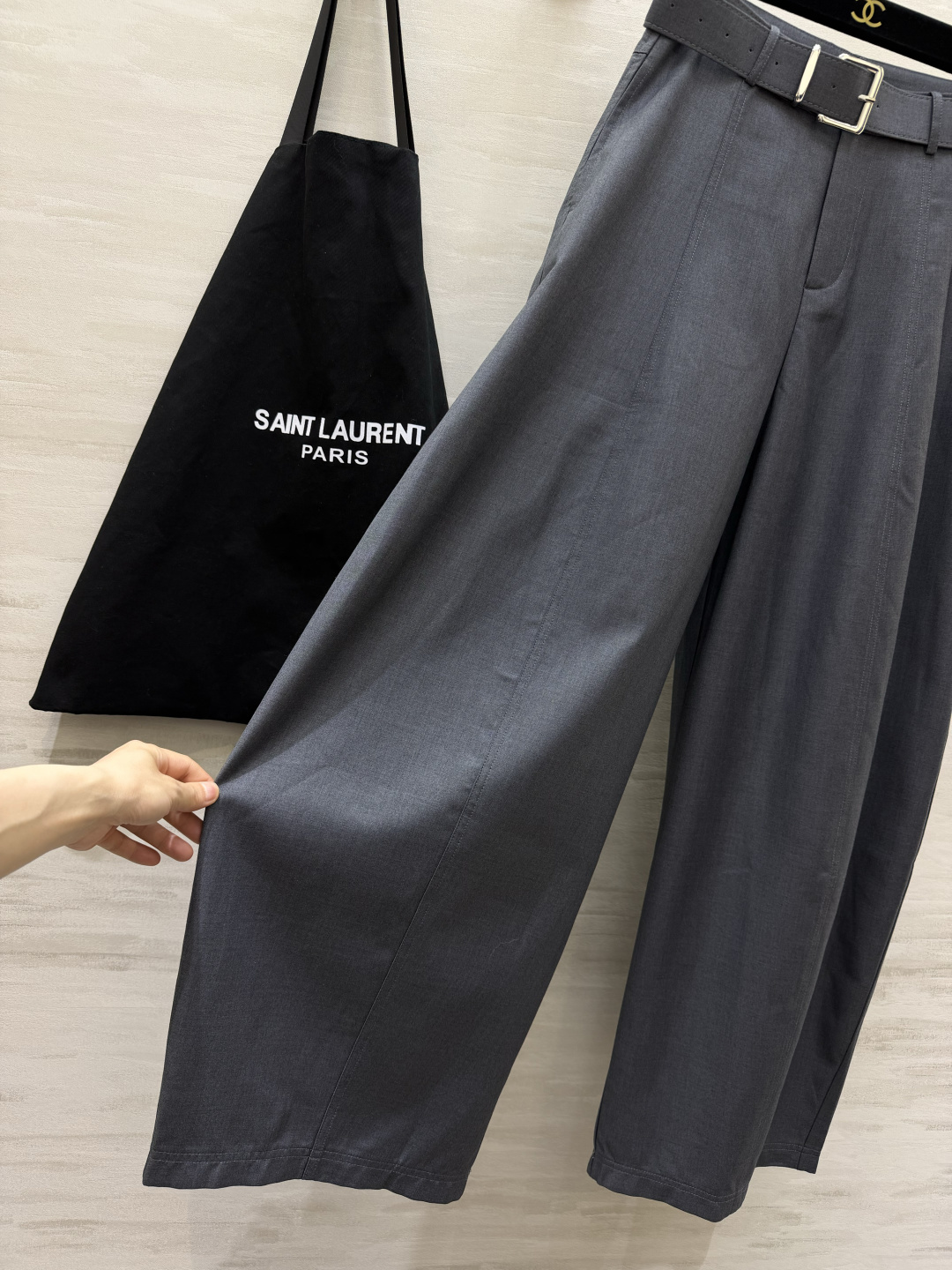ysl²⁶垂感西装阔腿裤 自带腰带｜立体压线 松弛高级感，显瘦神裤 size：S/M/L/XL（M码腰围：70，裤长：1