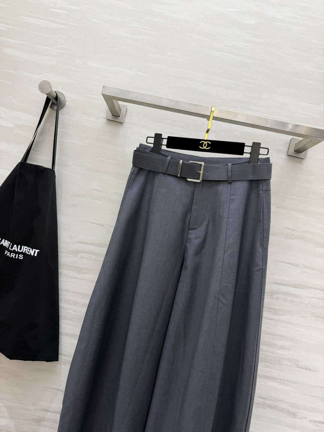 ysl²⁶垂感西装阔腿裤 自带腰带｜立体压线 松弛高级感，显瘦神裤 size：S/M/L/XL（M码腰围：70，裤长：1