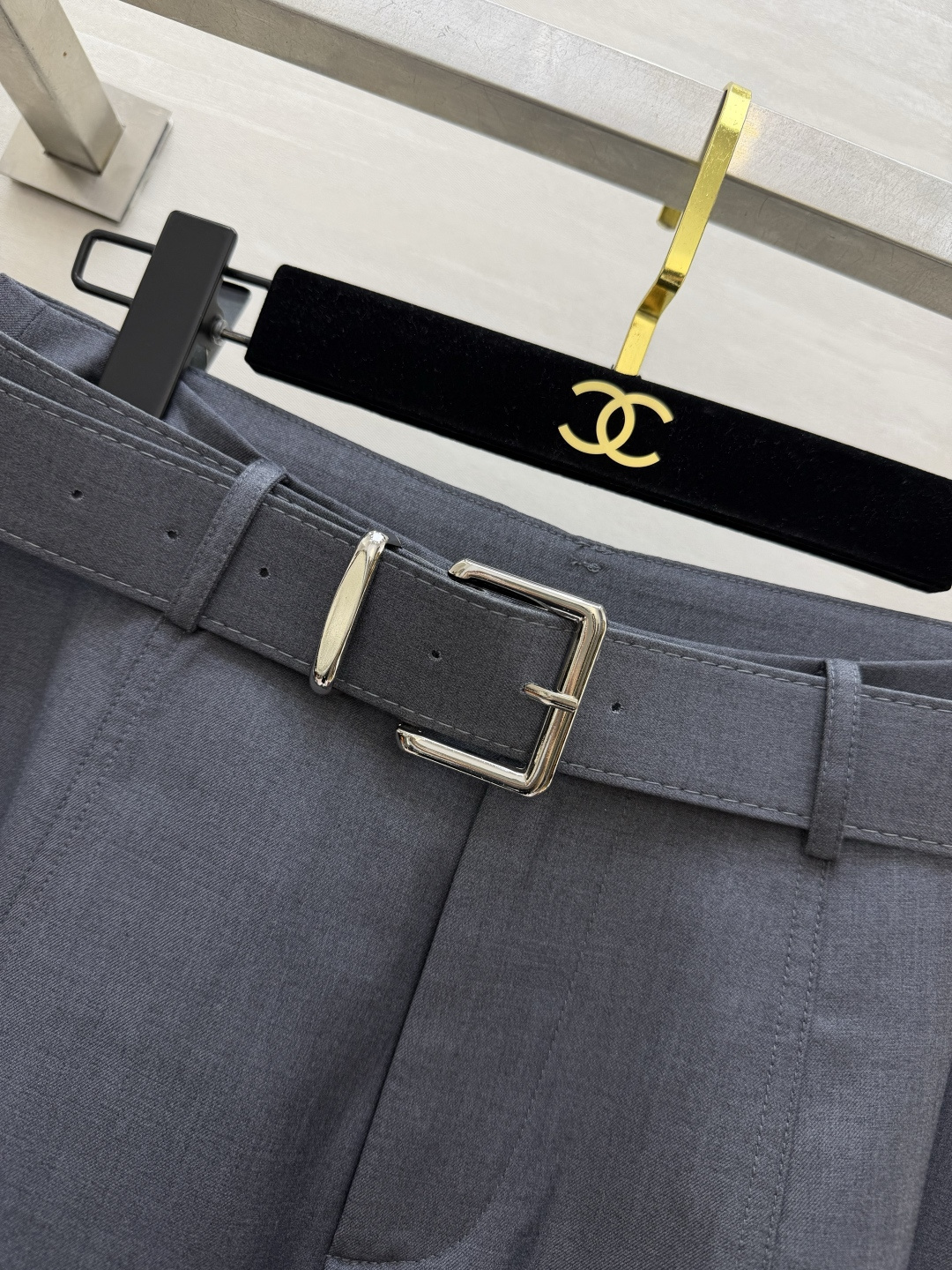 ysl²⁶垂感西装阔腿裤 自带腰带｜立体压线 松弛高级感，显瘦神裤 size：S/M/L/XL（M码腰围：70，裤长：1