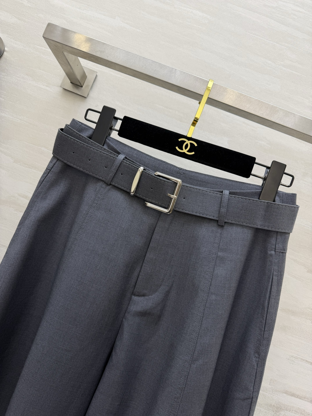 ysl²⁶垂感西装阔腿裤 自带腰带｜立体压线 松弛高级感，显瘦神裤 size：S/M/L/XL（M码腰围：70，裤长：1