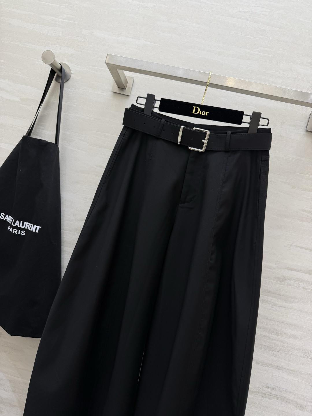 ysl²⁶垂感西装阔腿裤 自带腰带｜立体压线 松弛高级感，显瘦神裤 size：S/M/L/XL（M码腰围：70，裤长：1