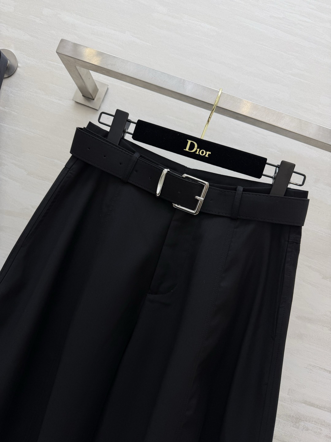 ysl²⁶垂感西装阔腿裤 自带腰带｜立体压线 松弛高级感，显瘦神裤 size：S/M/L/XL（M码腰围：70，裤长：1